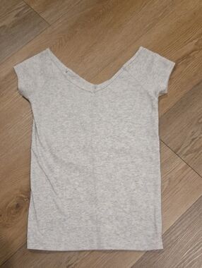American Eagle Outfitters Light Gray Ribbed V-Neck Tank